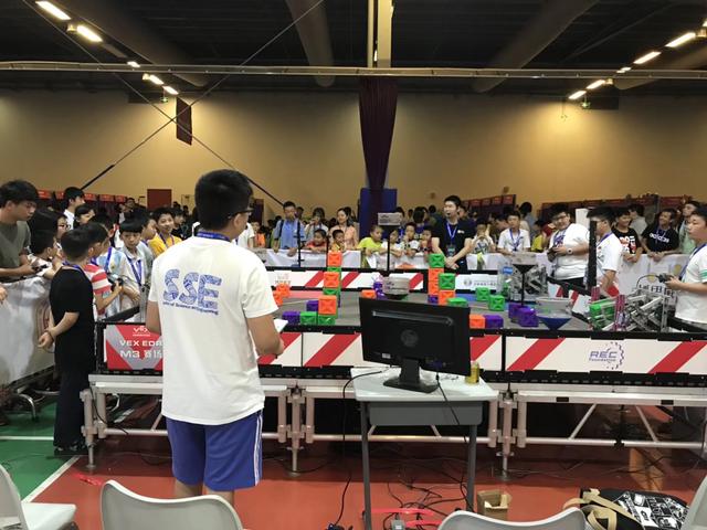 第三届粤港澳大湾区机器人大赛在深圳举行