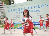 广州市荔湾区举办“绿美润心迎全运·生态科普进万家”亲子家庭活力运动会