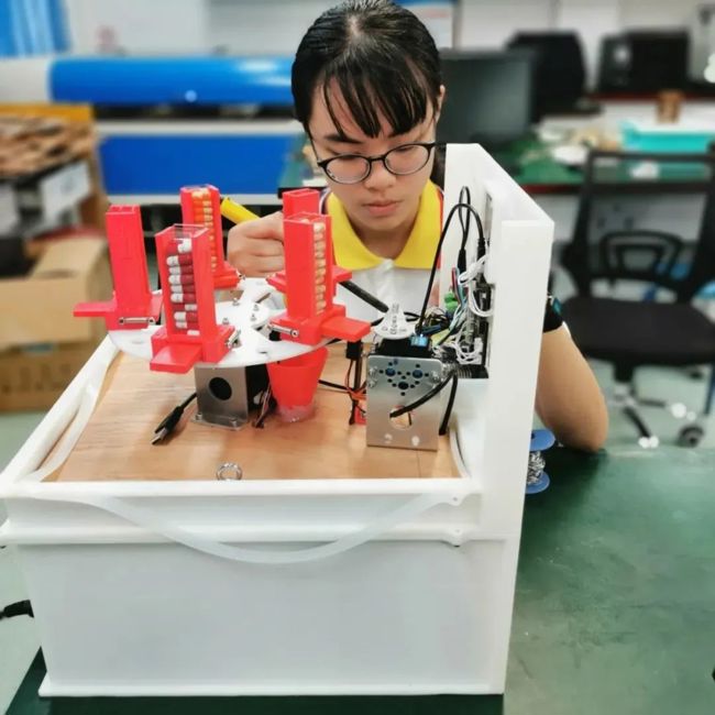 江门一中吴敏霞获全国青少年科技创新大赛二等奖、全球发明大会中国区一等奖