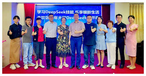 各举办方负责人与讲课工程师、学员合影